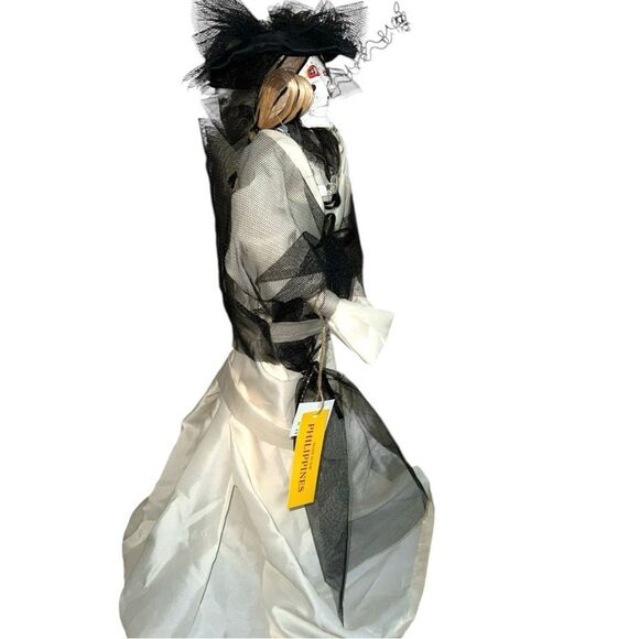 Everyone’s favorite Victorian skeleton!  She likes to greet your guests! New - Picture 8 of 9